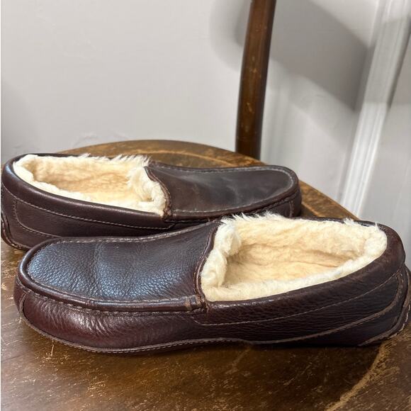 UGG Ascot Slippers Mens 9 Brown Leather Shearling Slippers Slip On Shoes 5379 main image 5
